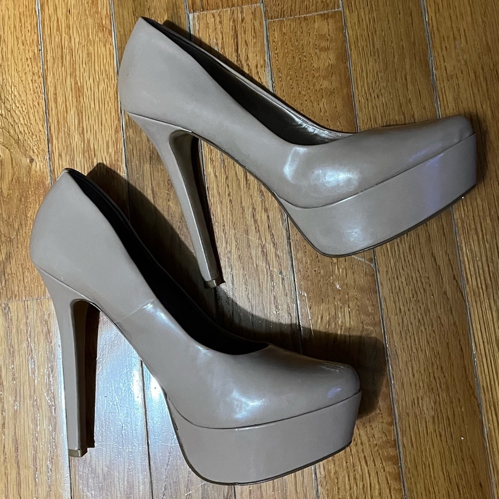 heels - Picture 4 of 5